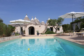 Ostuni,trullo fiabesco con piscina